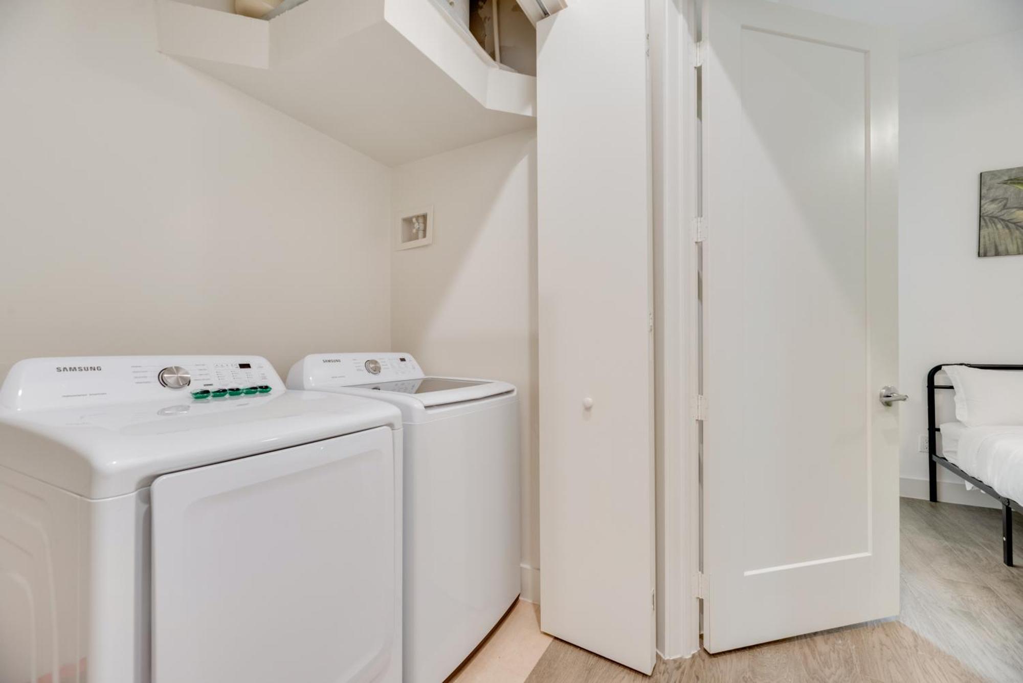 Snazzy Loft Style 2Br I Gym I Parking I Workspace ダラス エクステリア 写真