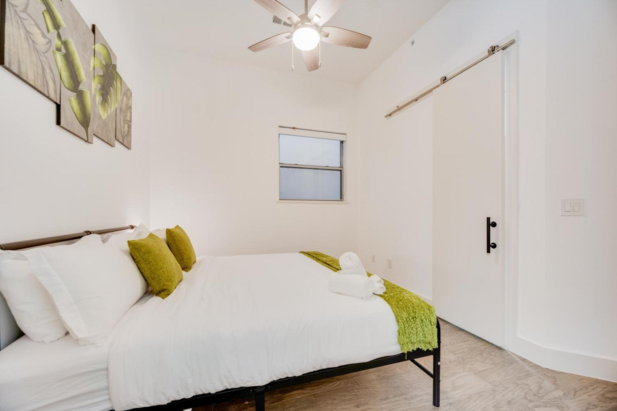 Snazzy Loft Style 2Br I Gym I Parking I Workspace ダラス エクステリア 写真