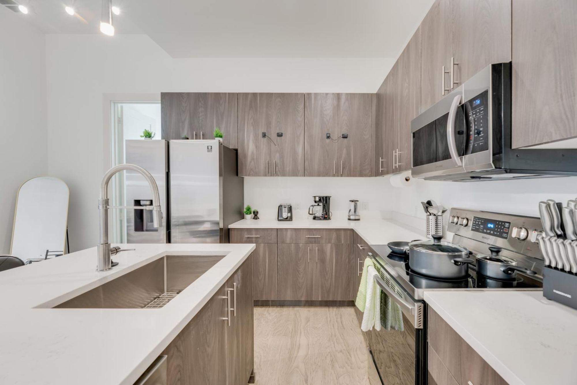 Snazzy Loft Style 2Br I Gym I Parking I Workspace ダラス エクステリア 写真