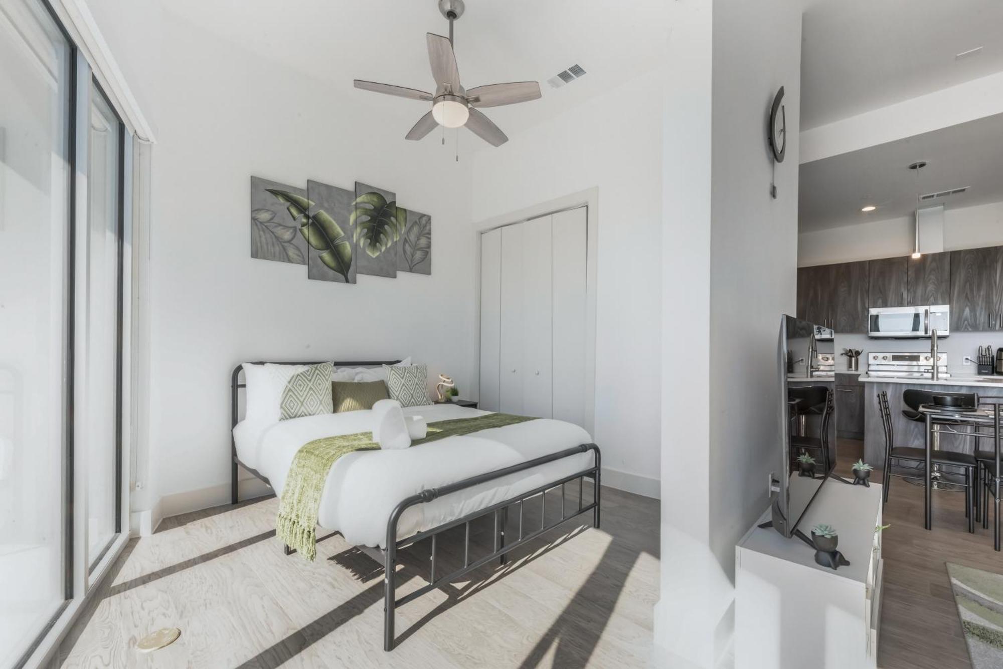 Snazzy Loft Style 2Br I Gym I Parking I Workspace ダラス エクステリア 写真